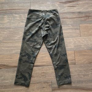 Lululemon camo capris